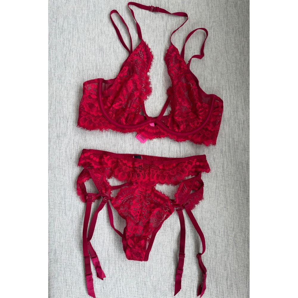 La Senza Red Lace Lingerie 3 Piece Bra Thong Garter Set S XS Strappy Sexy